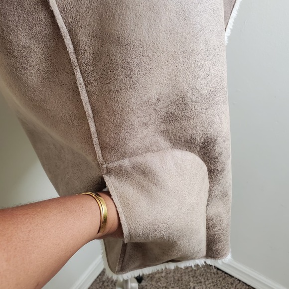 VELVET BY GRAHAM & SPENCER | FAUX SUEDE FUR SHERPA VEST OPEN FRONT SMALL - Picture 9 of 14